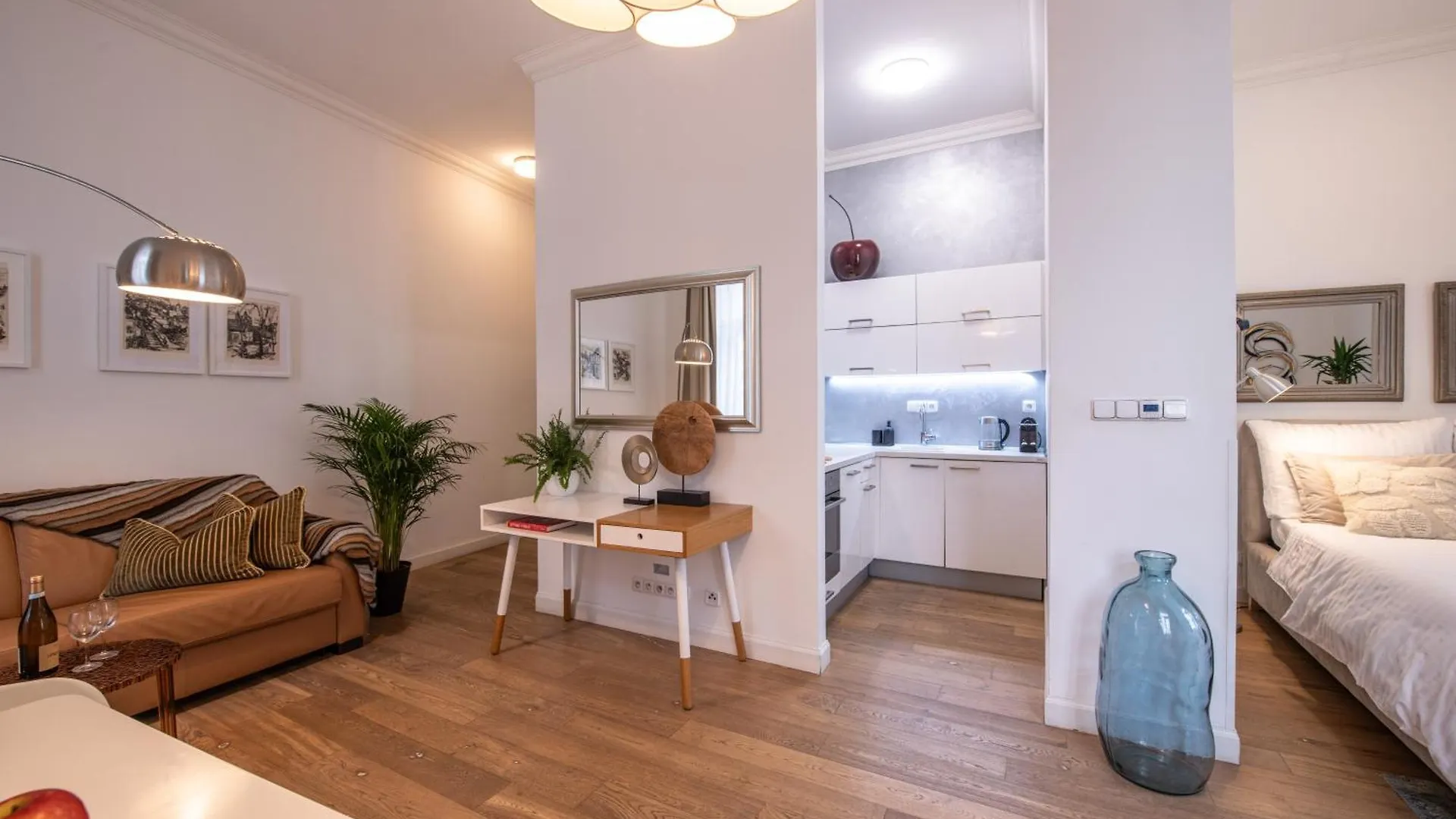 Modern Downtown Apt - Renovated, On Ideal Location Prague Apartment