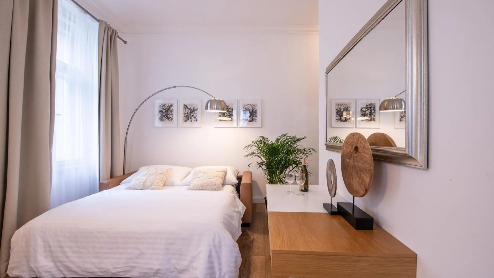 Modern Downtown Apt - Renovated, On Ideal Location Prague 0*,