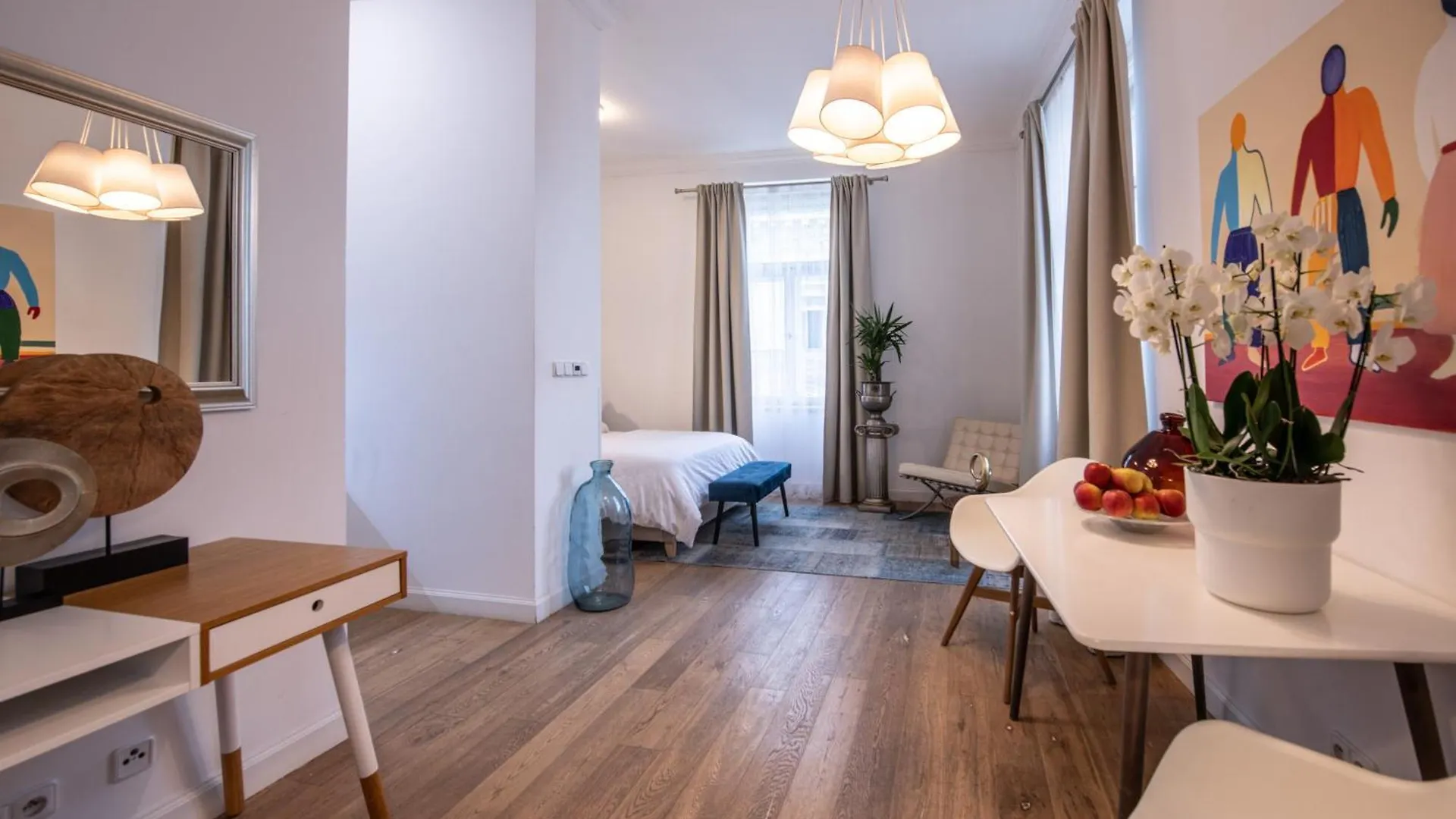 Modern Downtown Apt - Renovated, On Ideal Location Prague Apartment