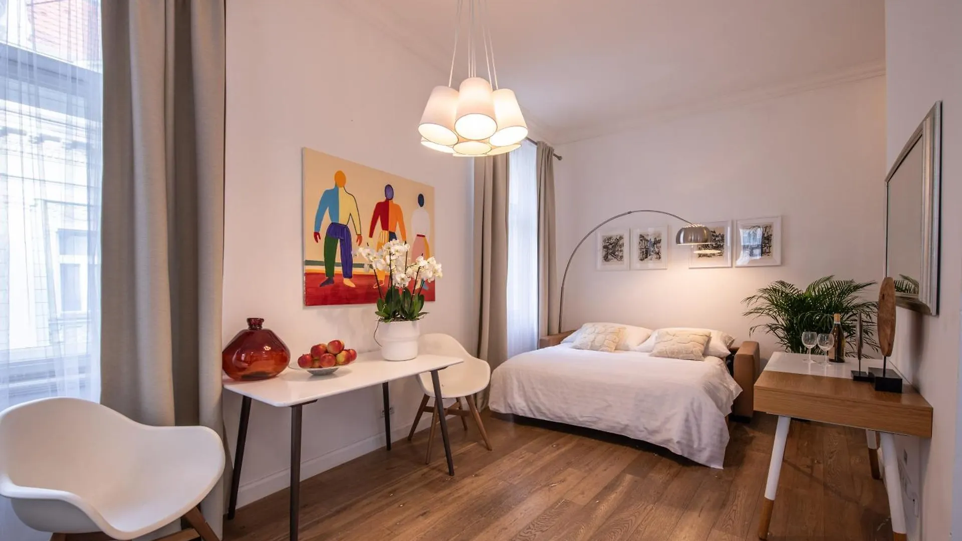 Modern Downtown Apt - Renovated, On Ideal Location Prague Apartment
