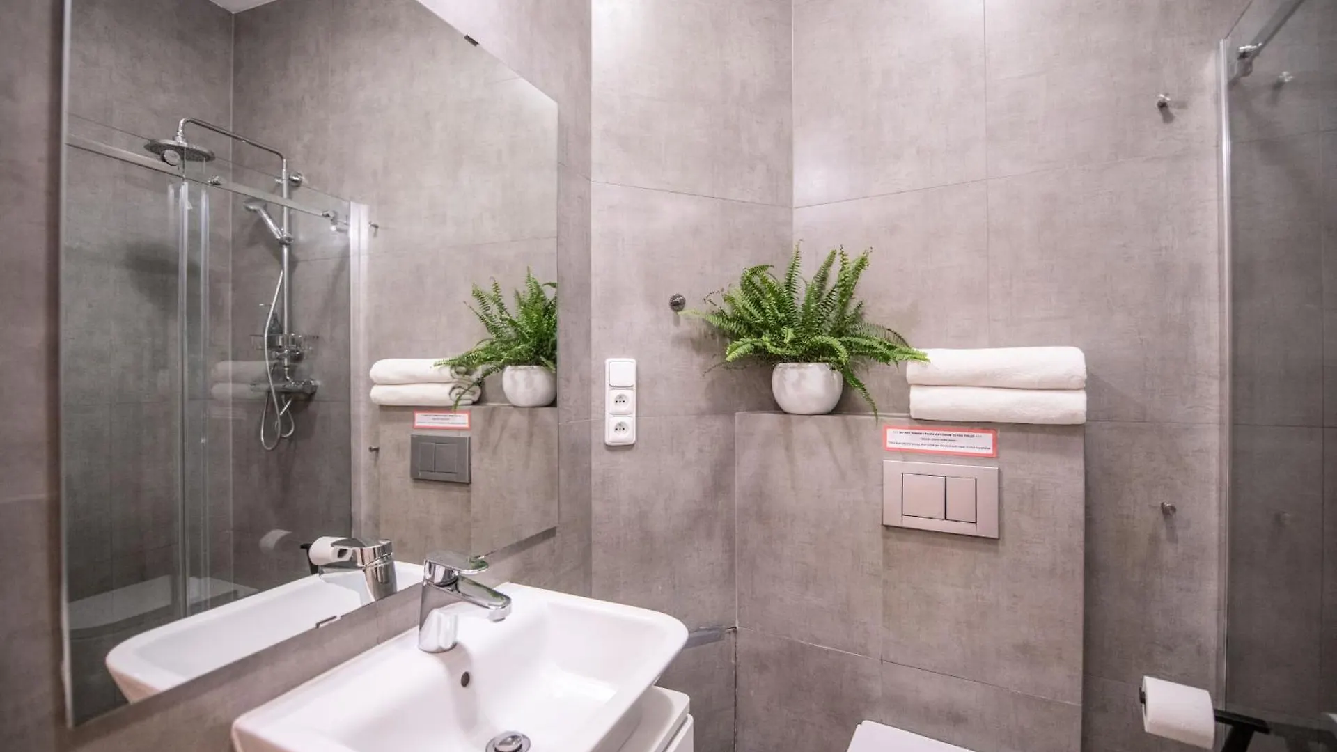 Modern Downtown Apt - Renovated, On Ideal Location Prague