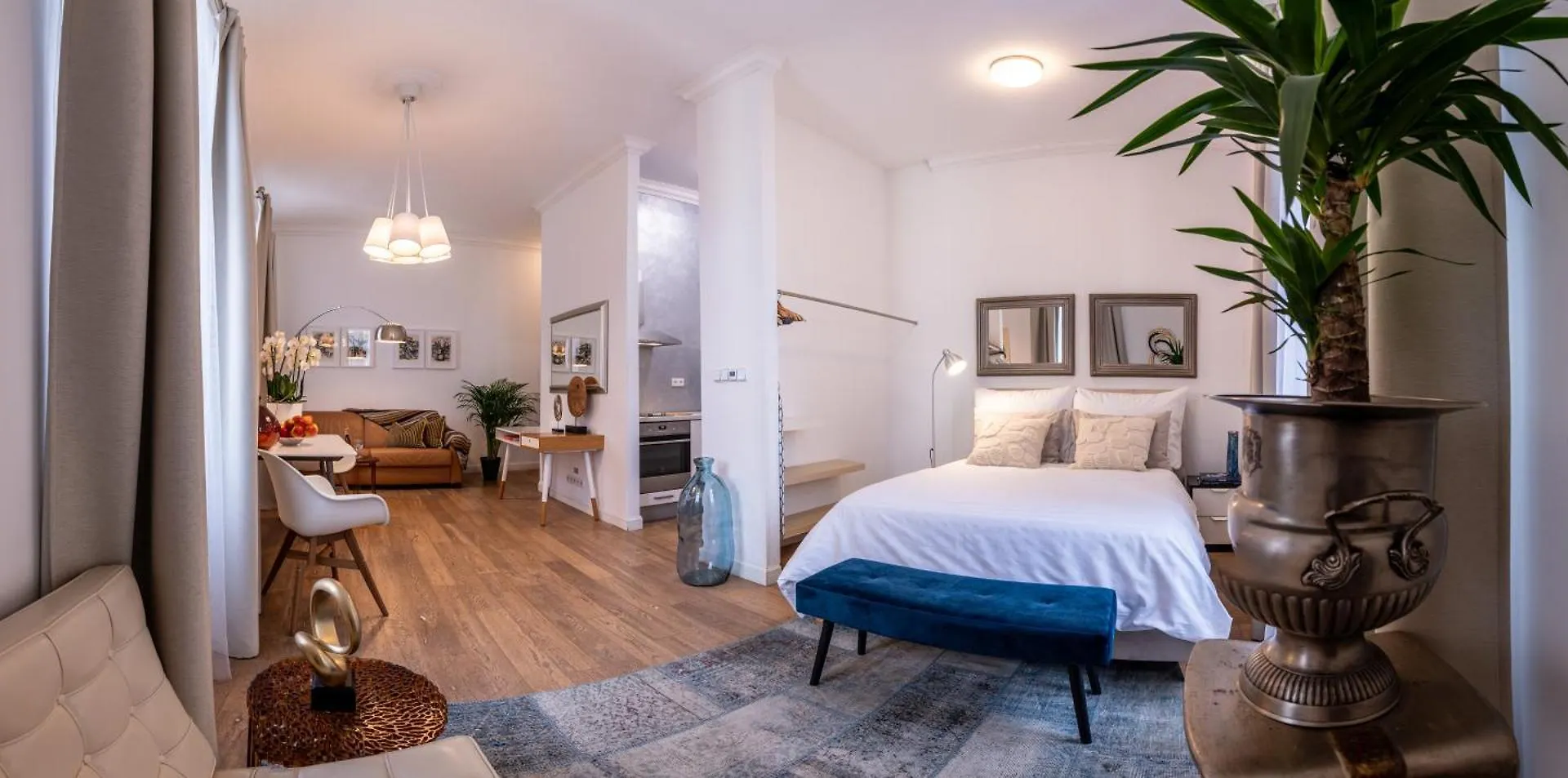 Modern Downtown Apt - Renovated, On Ideal Location Prague Apartment