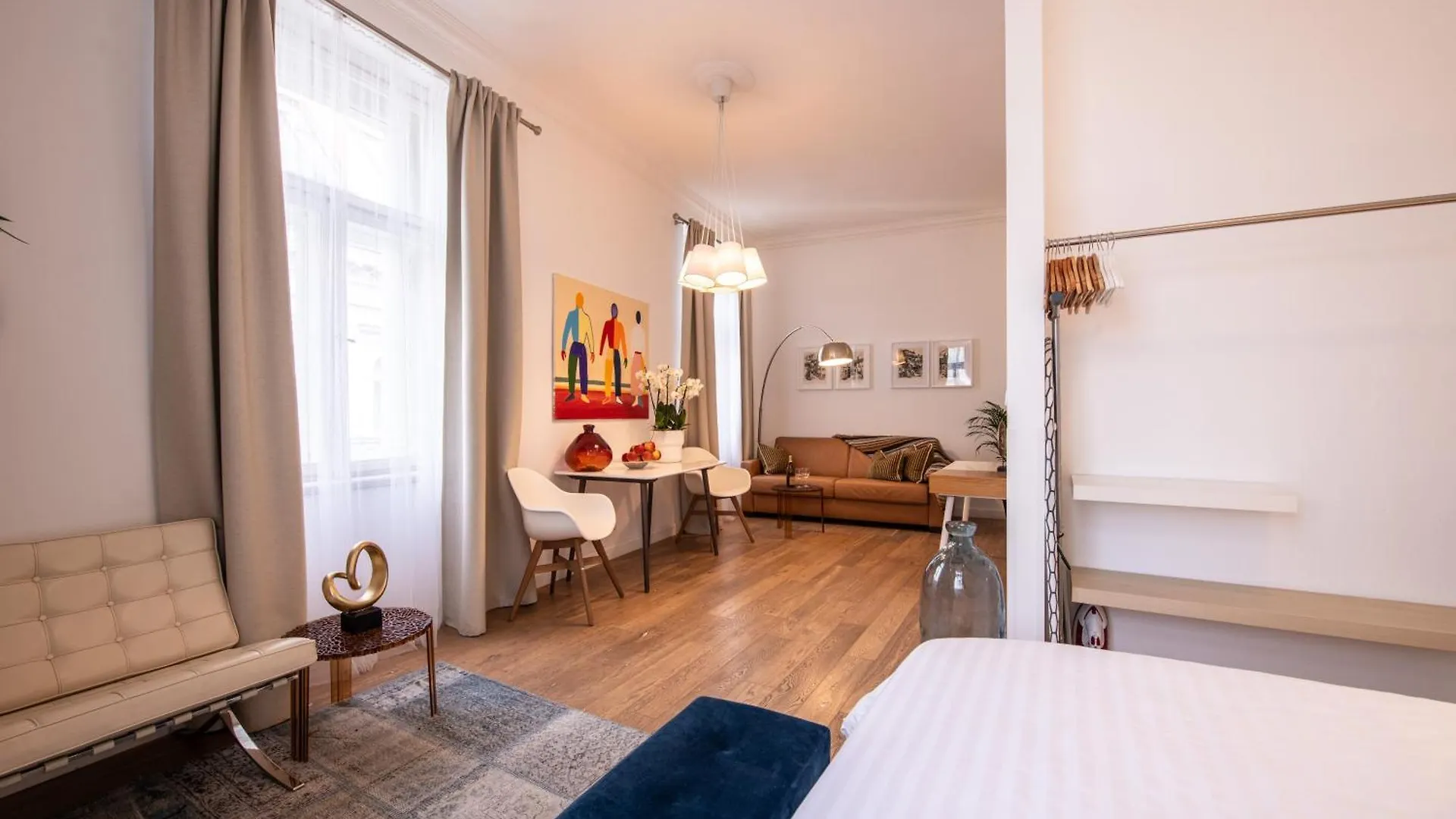 Modern Downtown Apt - Renovated, On Ideal Location Prague Apartment