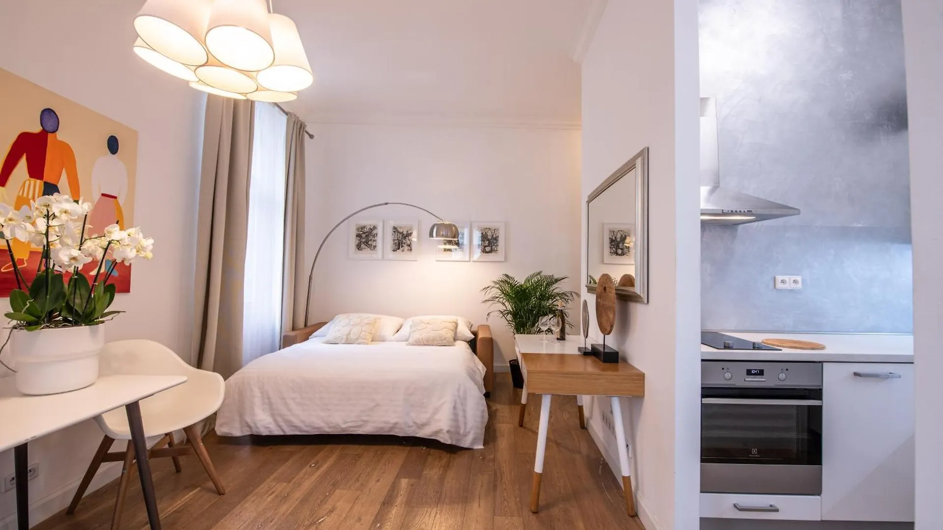 Modern Downtown Apt - Renovated, On Ideal Location Prague