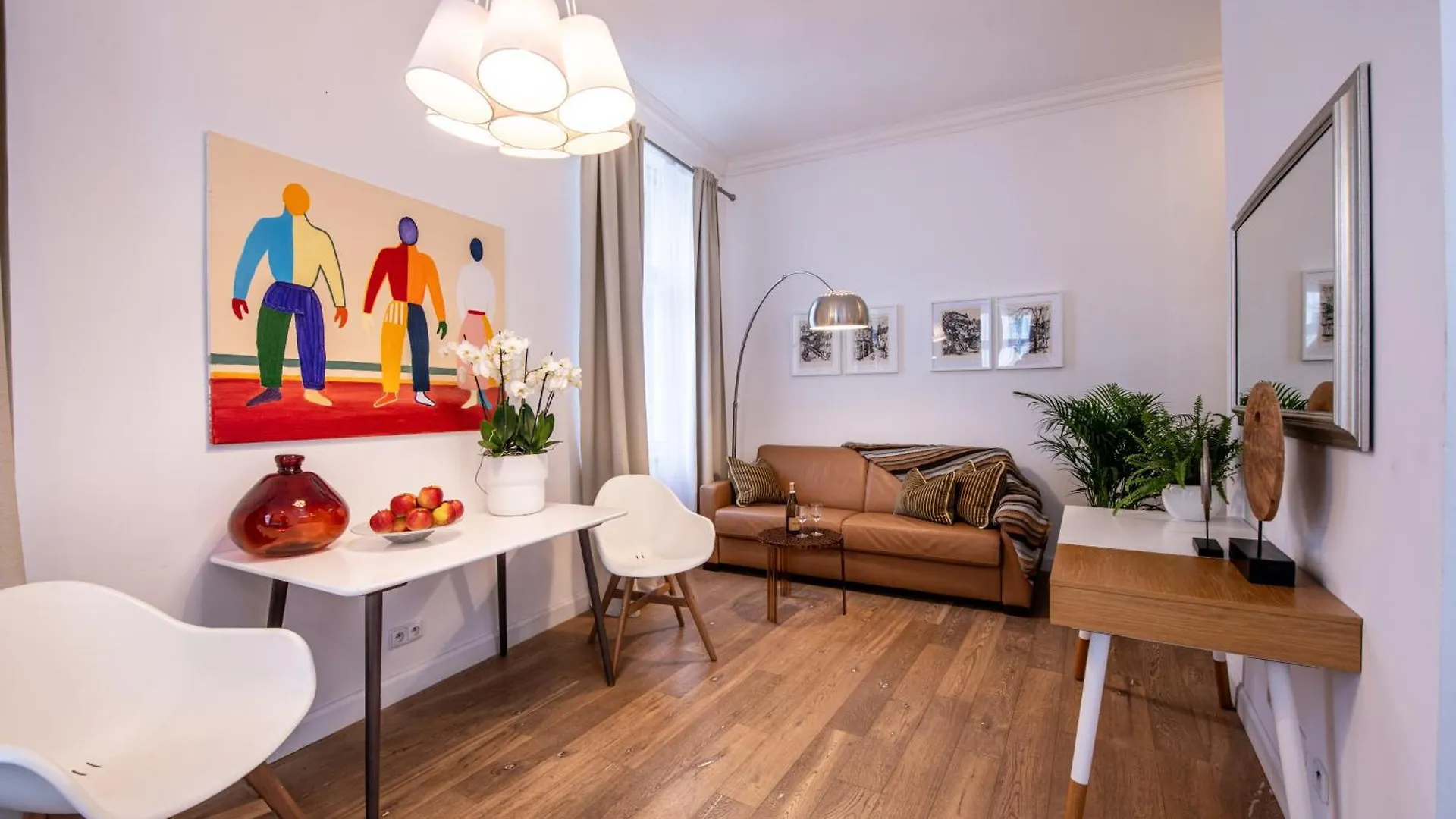 Modern Downtown Apt - Renovated, On Ideal Location Prague Apartment