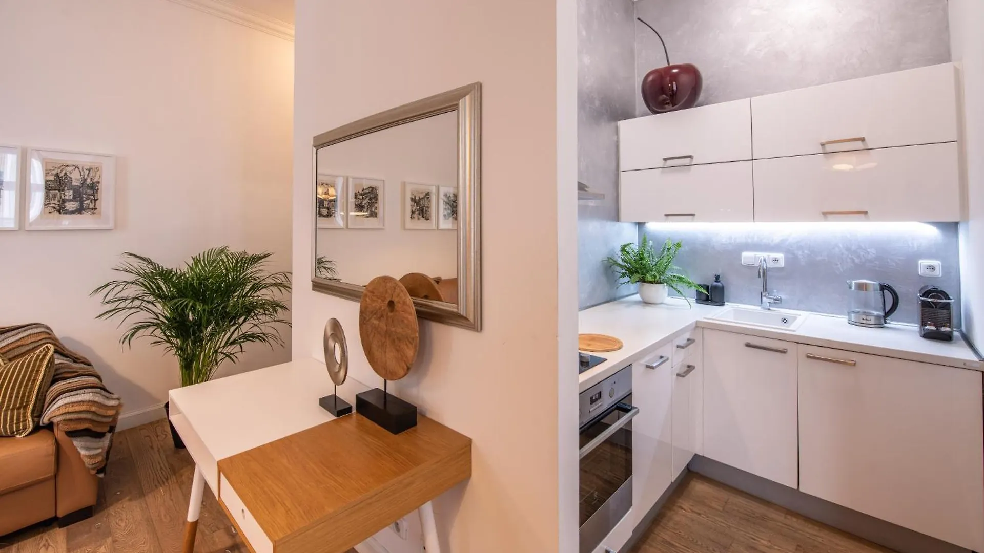 Apartment Modern Downtown Apt - Renovated, On Ideal Location Prague