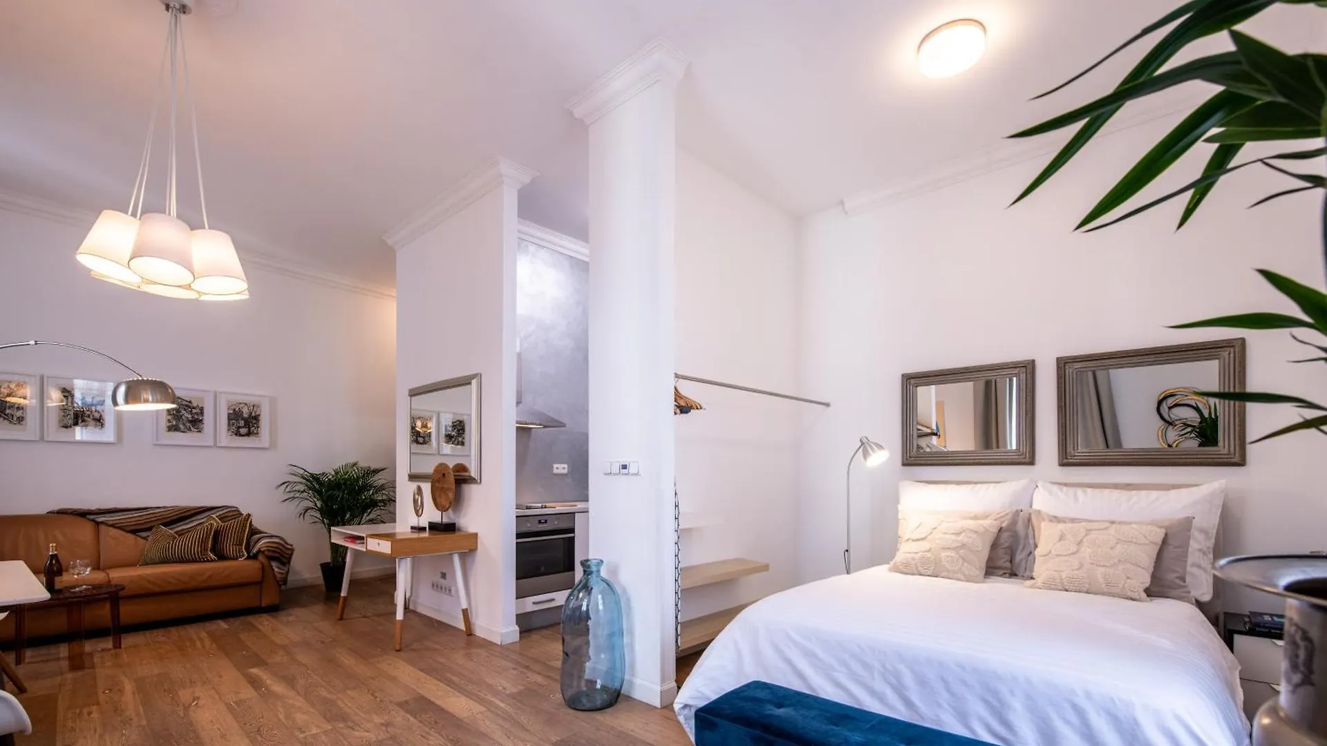 Modern Downtown Apt - Renovated, On Ideal Location Prague